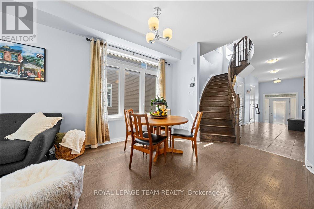 333 Tulum Crescent, Ottawa, Ontario  K2S 0V9 - Photo 9 - X12410775