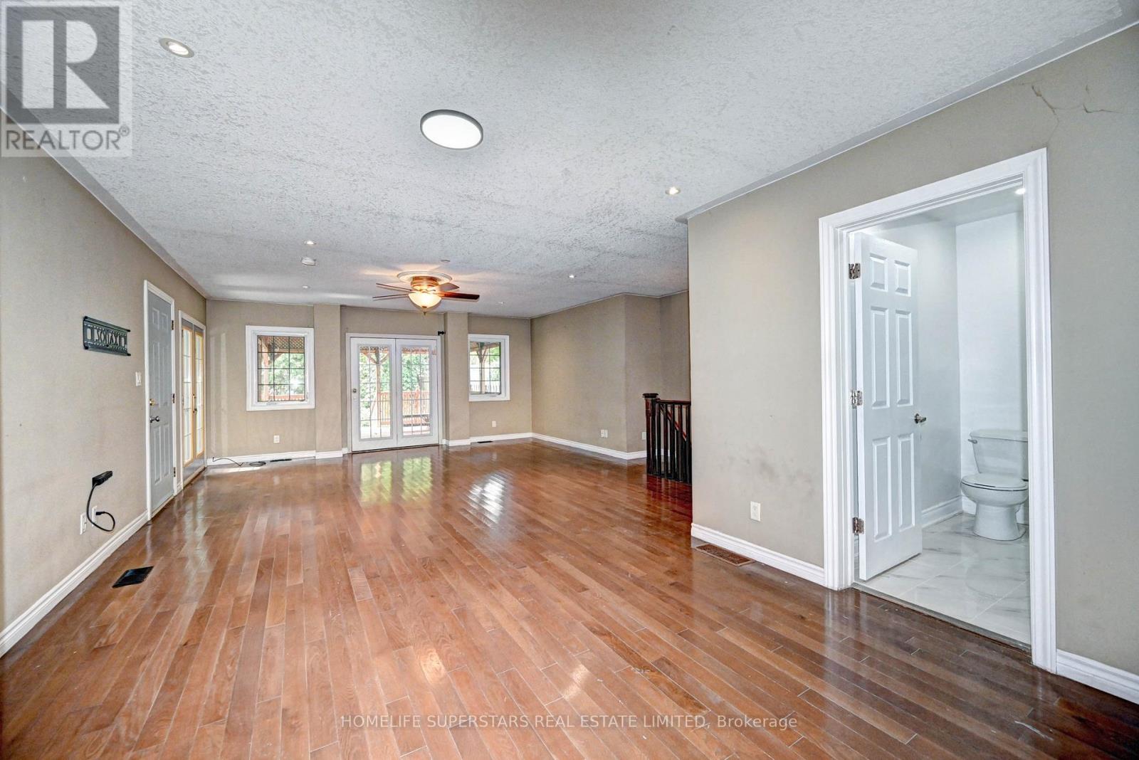 31 Troy Street, Kitchener, Ontario  N2H 1L7 - Photo 11 - X12410730