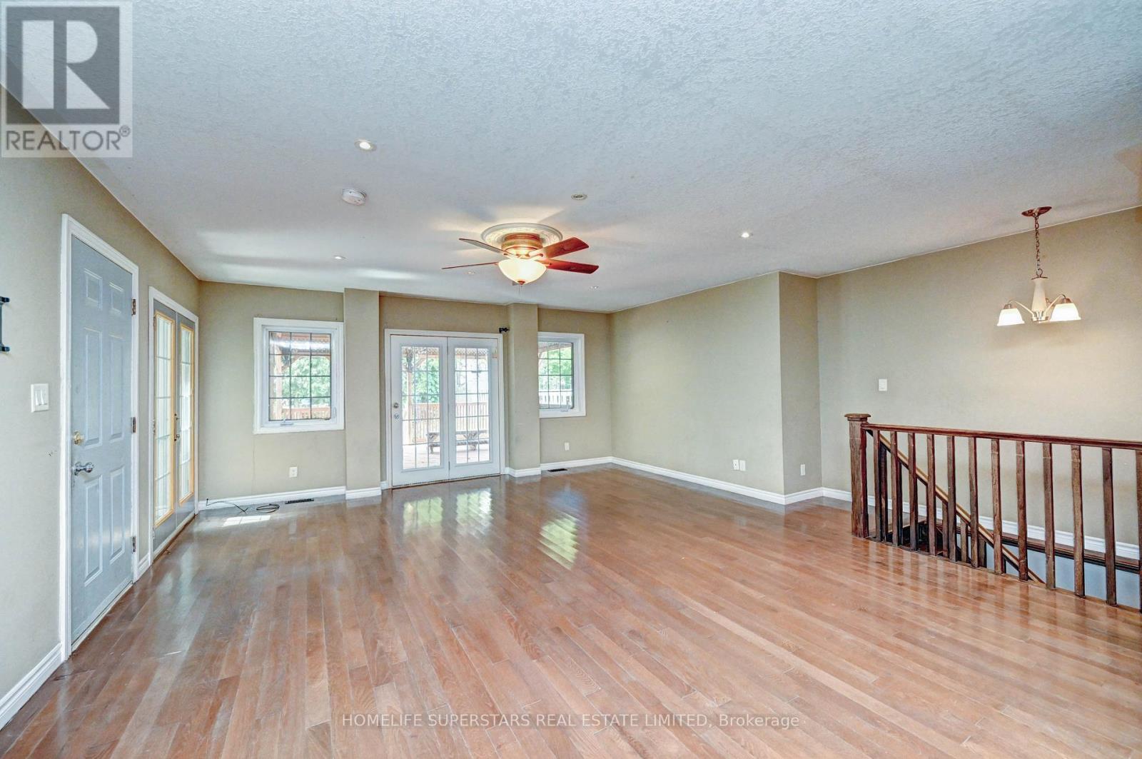 31 Troy Street, Kitchener, Ontario  N2H 1L7 - Photo 12 - X12410730