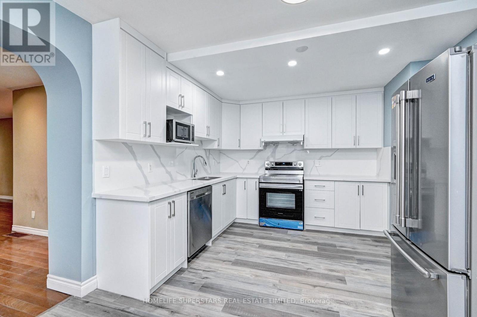 31 Troy Street, Kitchener, Ontario  N2H 1L7 - Photo 18 - X12410730