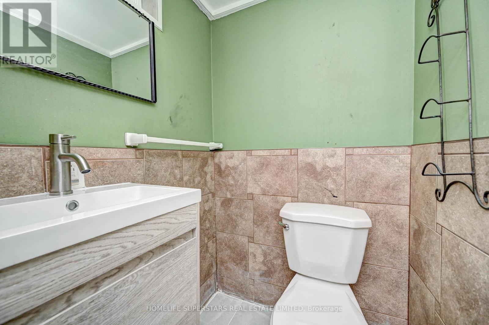 31 Troy Street, Kitchener, Ontario  N2H 1L7 - Photo 34 - X12410730