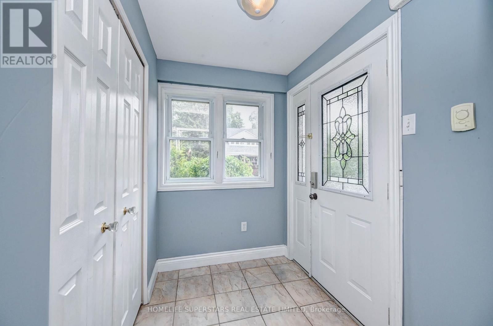 31 Troy Street, Kitchener, Ontario  N2H 1L7 - Photo 4 - X12410730
