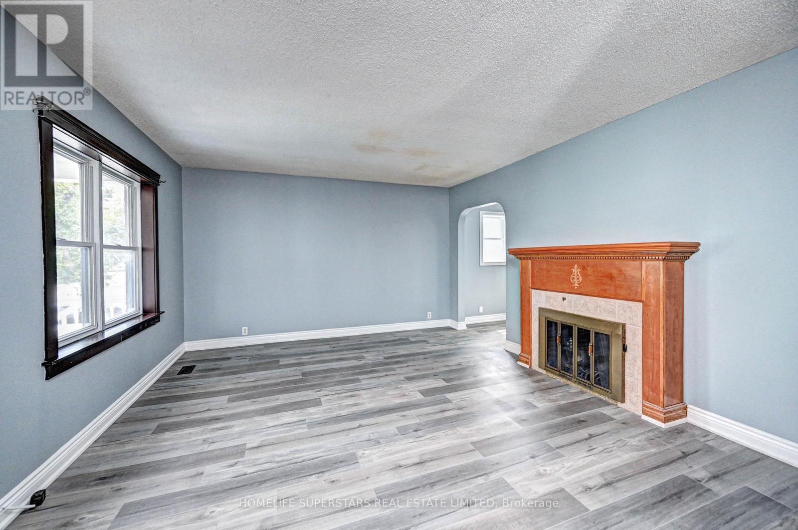31 Troy Street, Kitchener, Ontario  N2H 1L7 - Photo 5 - X12410730