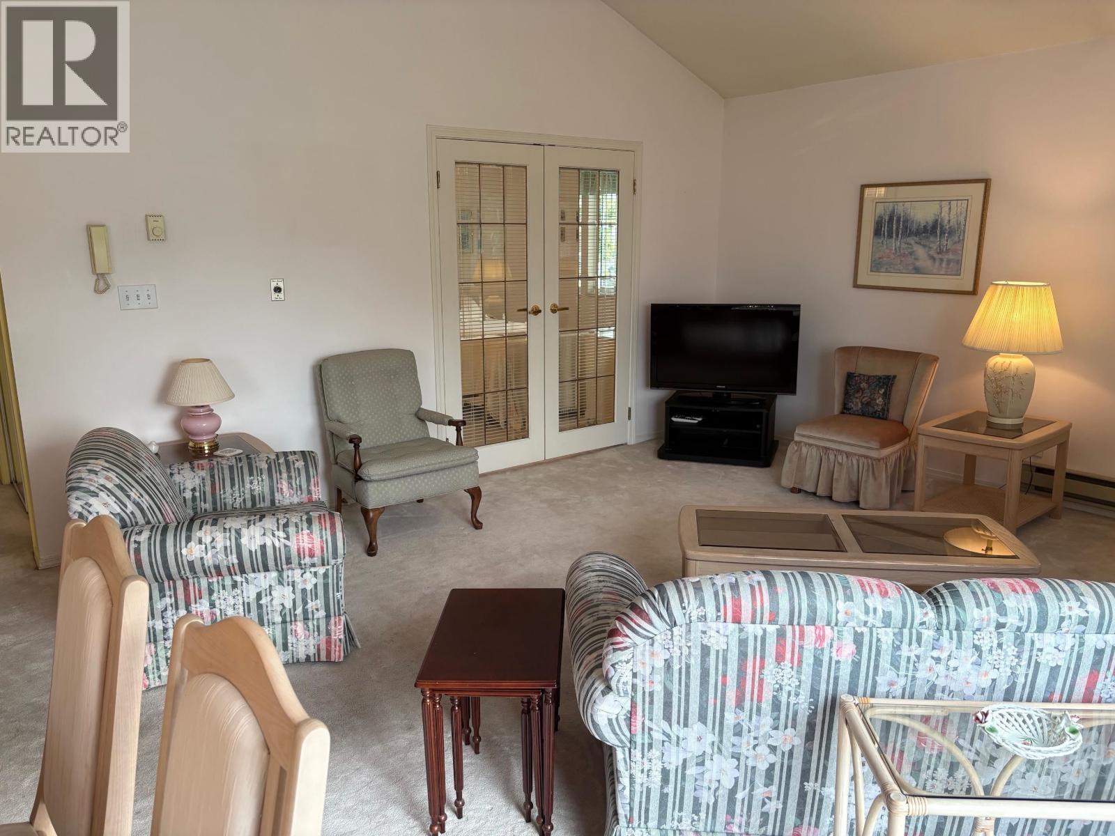 301 5565 Barker Avenue, Burnaby, British Columbia  V5H 2N8 - Photo 4 - R3049260