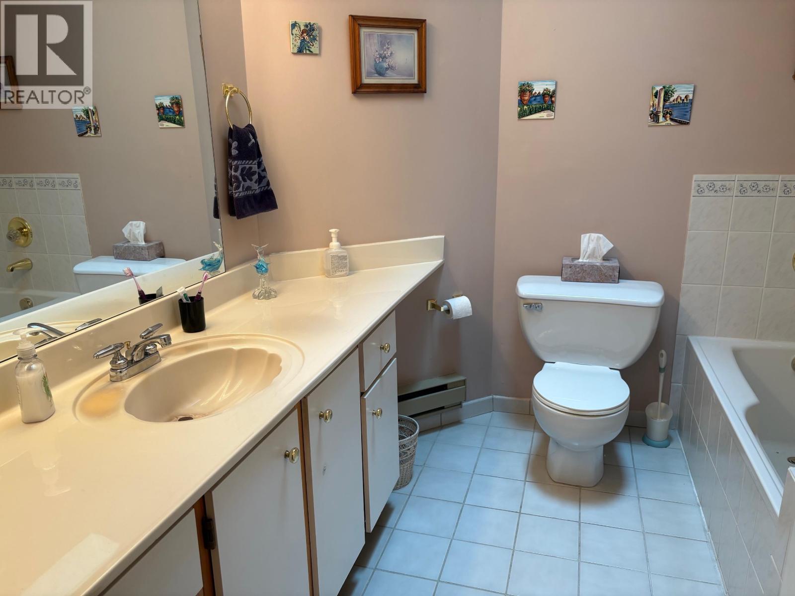301 5565 Barker Avenue, Burnaby, British Columbia  V5H 2N8 - Photo 17 - R3049260