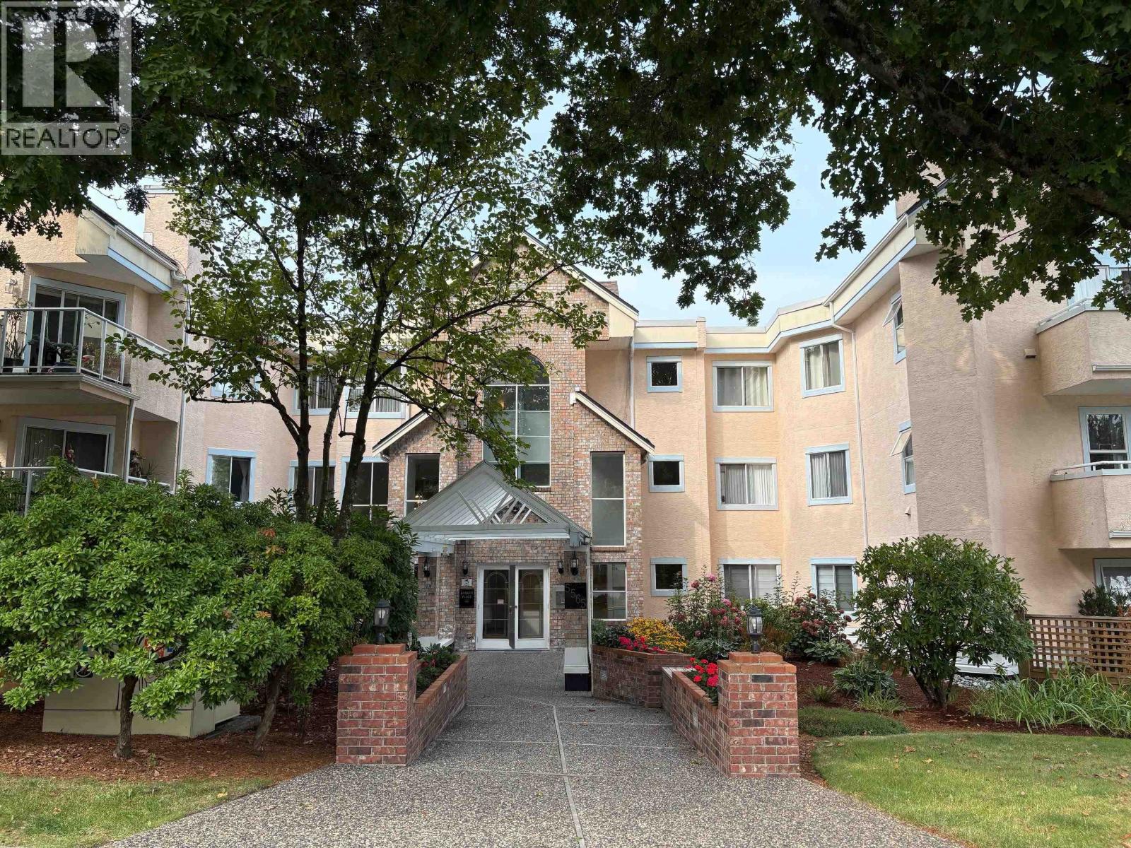 301 5565 Barker Avenue, Burnaby, British Columbia  V5H 2N8 - Photo 1 - R3049260