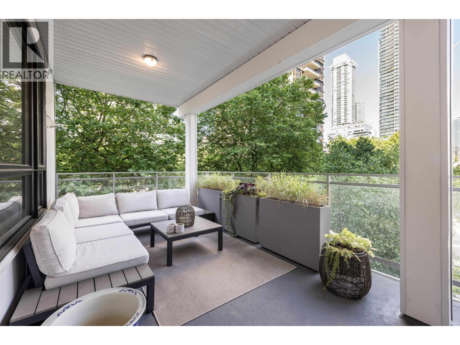 301 2188 Madison Avenue, Burnaby, British Columbia  V5C 0J8 - Photo 1 - R3049273