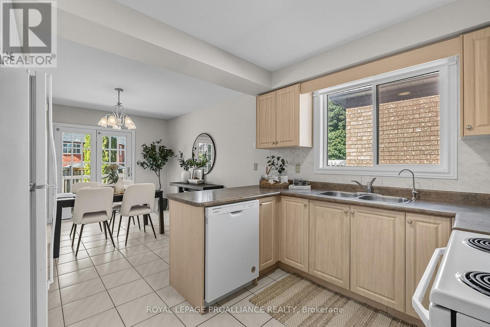20 Patrick Drive, Whitby, Ontario  L1R 2L1 - Photo 12 - E12410193