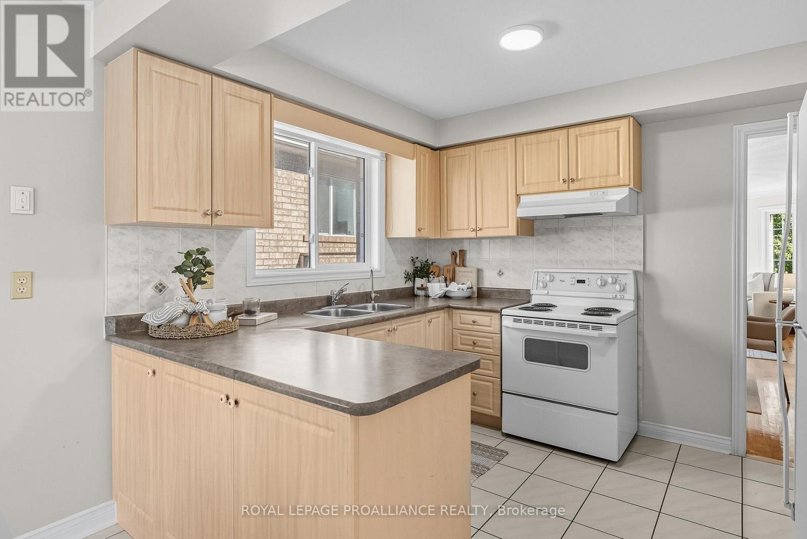 20 Patrick Drive, Whitby, Ontario  L1R 2L1 - Photo 14 - E12410193