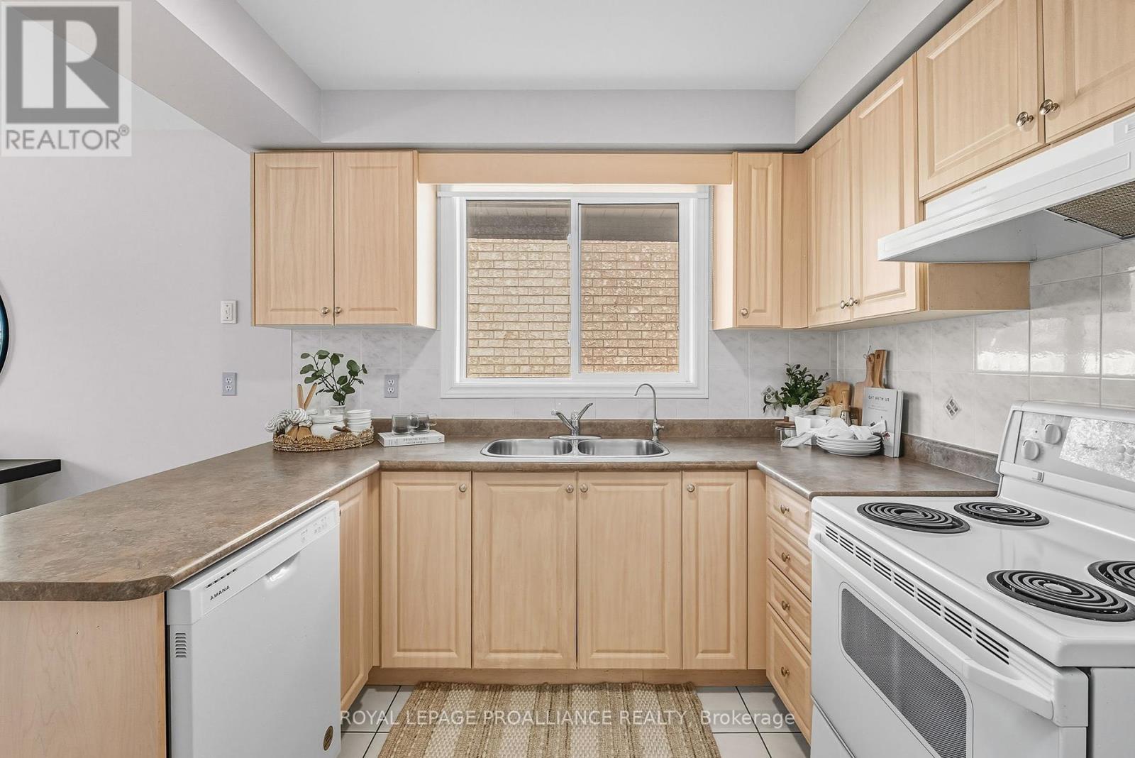 20 Patrick Drive, Whitby, Ontario  L1R 2L1 - Photo 13 - E12410193