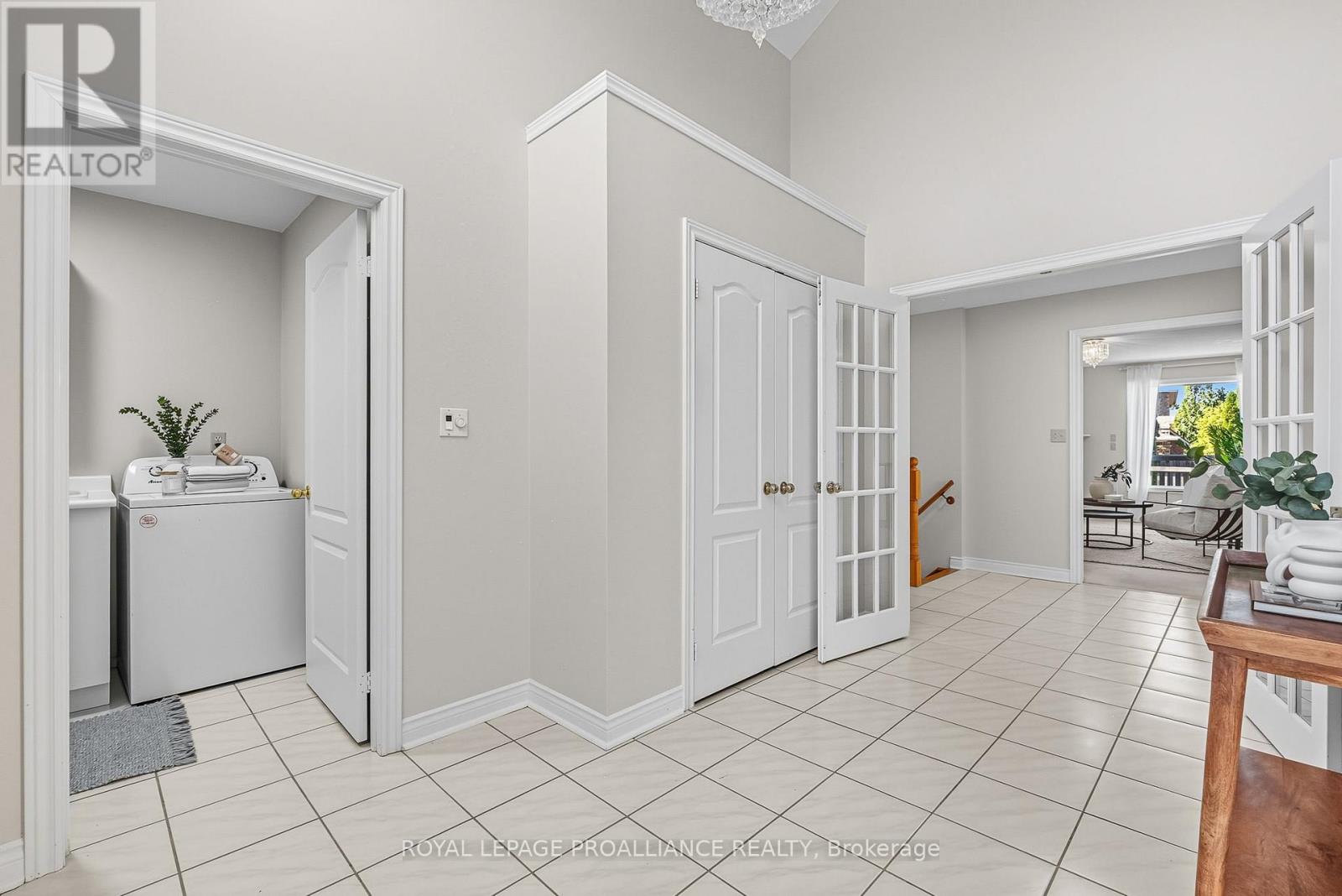 20 Patrick Drive, Whitby, Ontario  L1R 2L1 - Photo 5 - E12410193