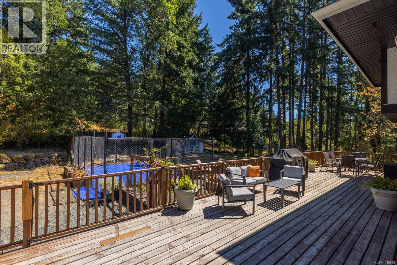 Property at 1725 Millstream Rd image 4