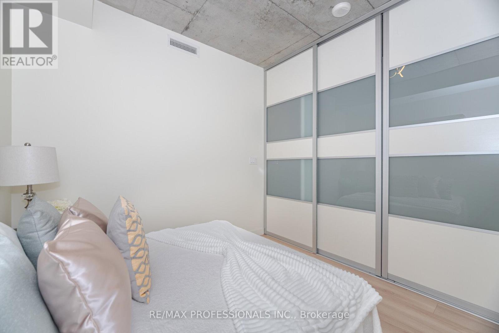 716 - 111 Bathurst Street, Toronto, Ontario  M5V 0M9 - Photo 28 - C12410788