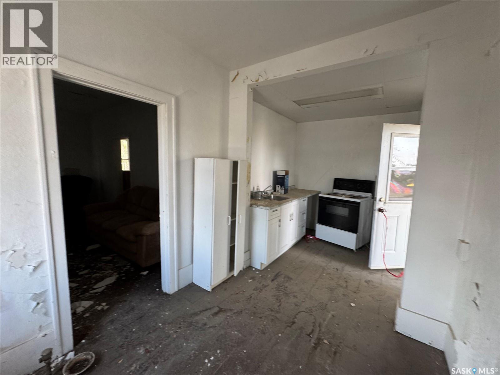 500 Centre Street, Assiniboia, Saskatchewan  S0H 0B0 - Photo 29 - SK018578