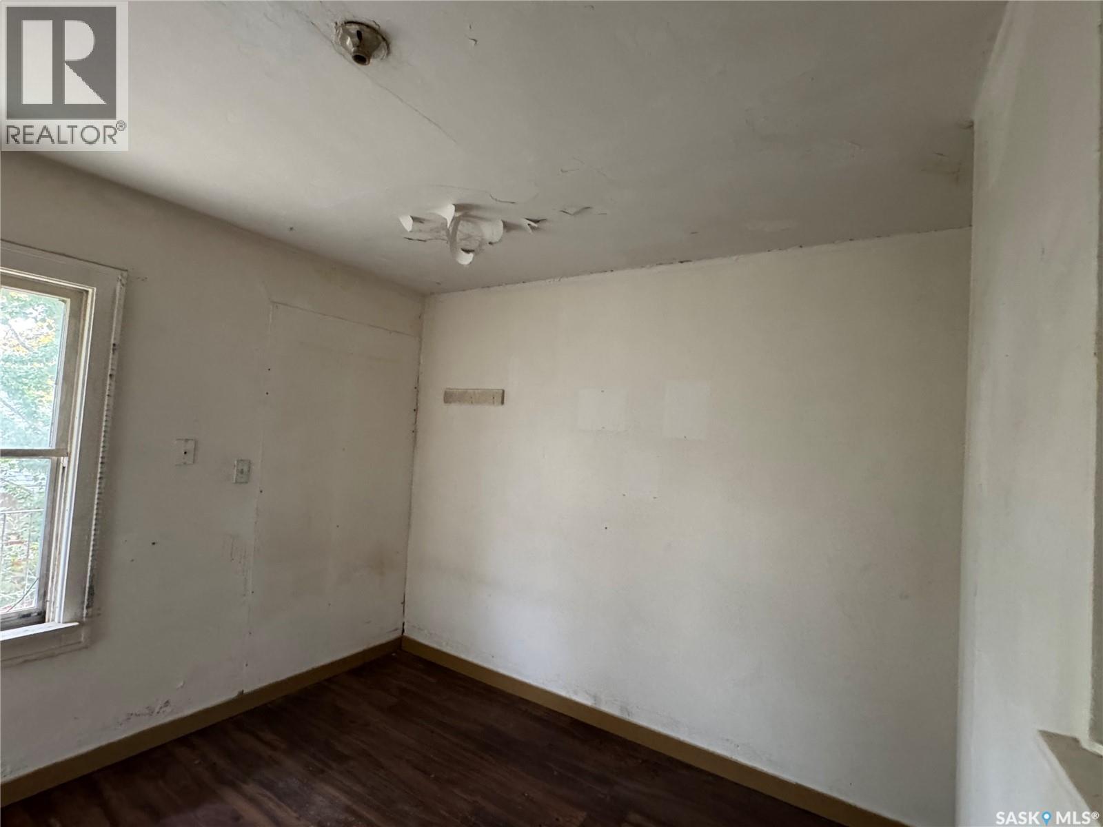 500 Centre Street, Assiniboia, Saskatchewan  S0H 0B0 - Photo 9 - SK018578