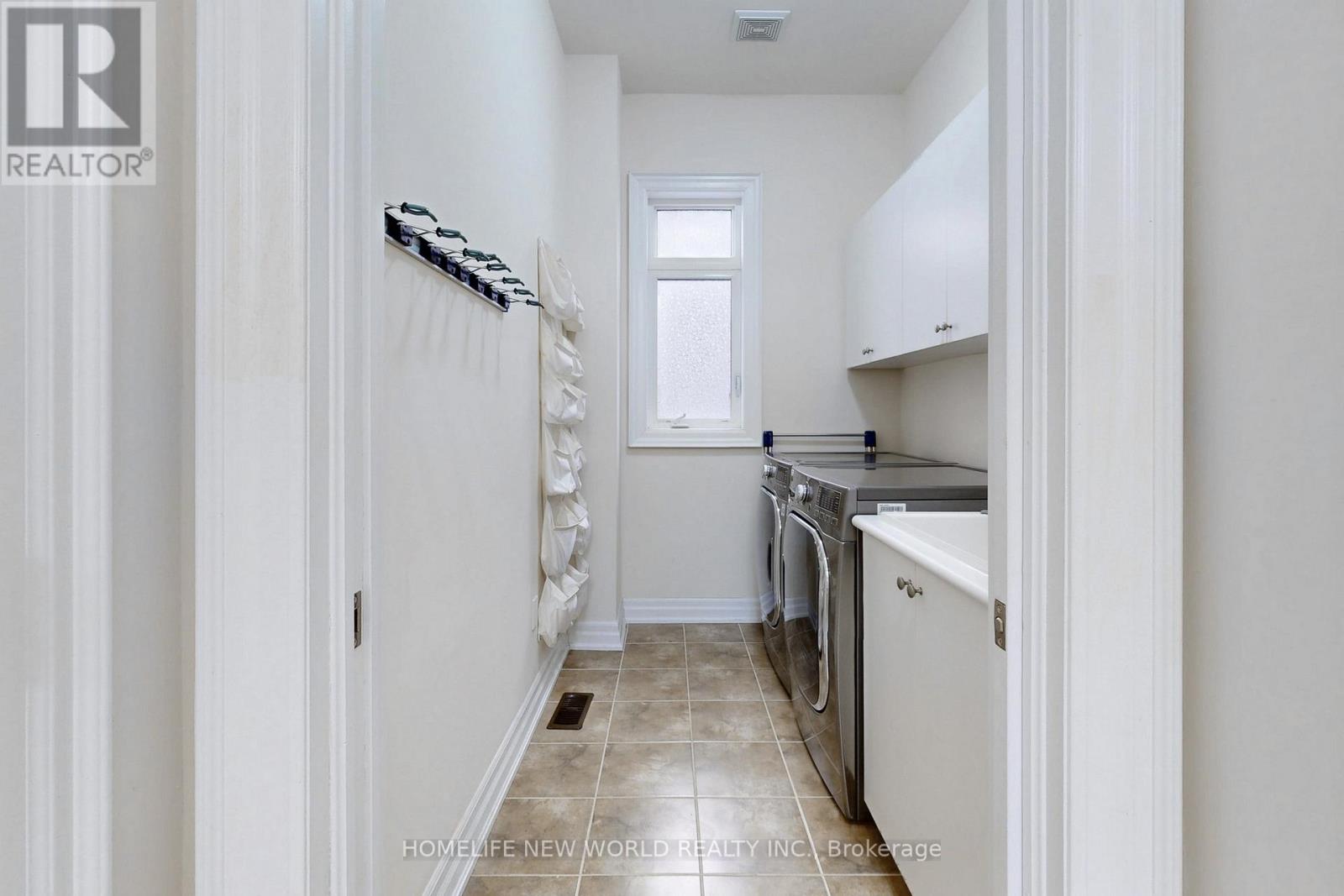 36 Strawbridge Farm Drive, Aurora (Aurora Grove), Ontario  L4G 0V3 - Photo 13 - N12410770