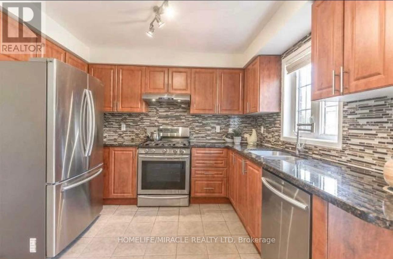52 Wandering Trail Drive, Brampton, Ontario  L7A 1T3 - Photo 11 - W12410767