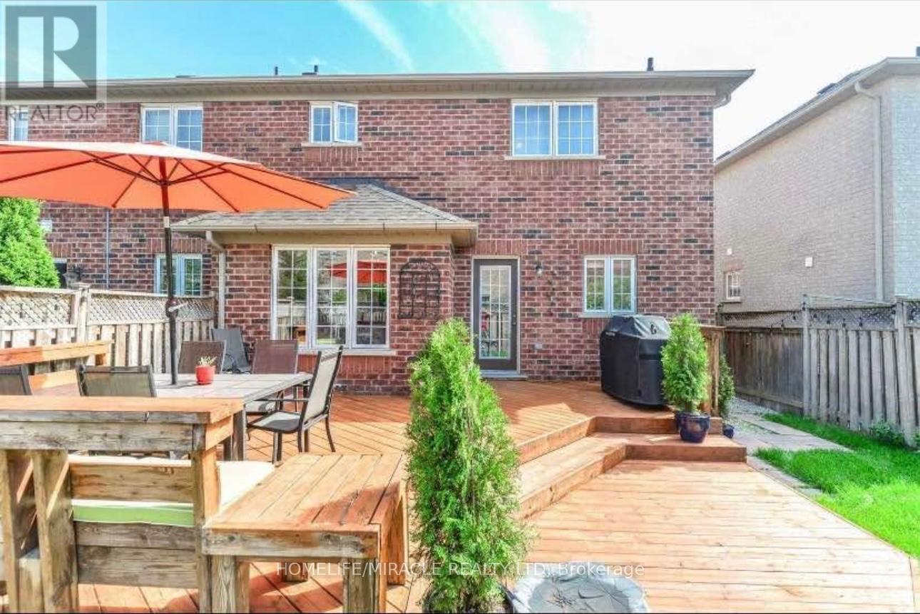 52 Wandering Trail Drive, Brampton, Ontario  L7A 1T3 - Photo 17 - W12410767