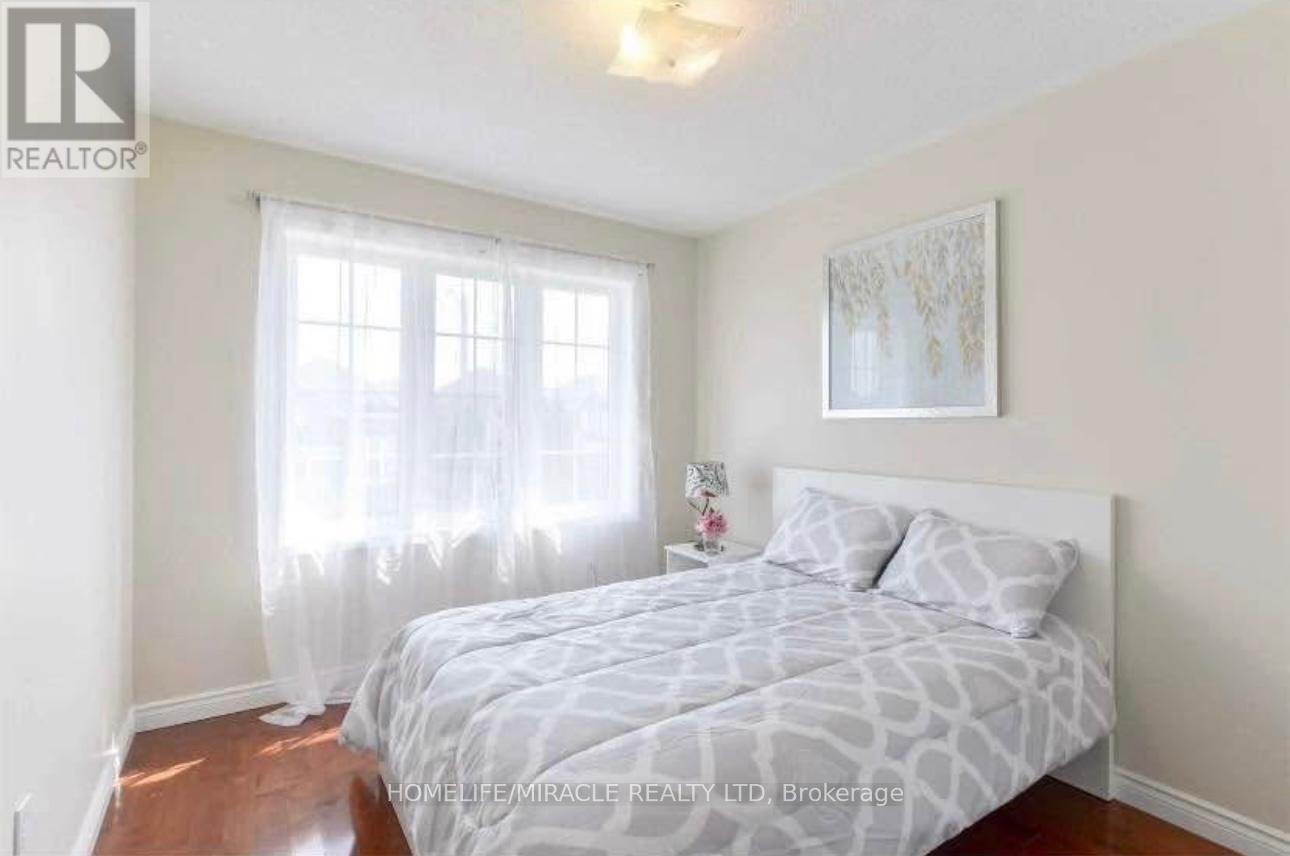 52 Wandering Trail Drive, Brampton, Ontario  L7A 1T3 - Photo 5 - W12410767