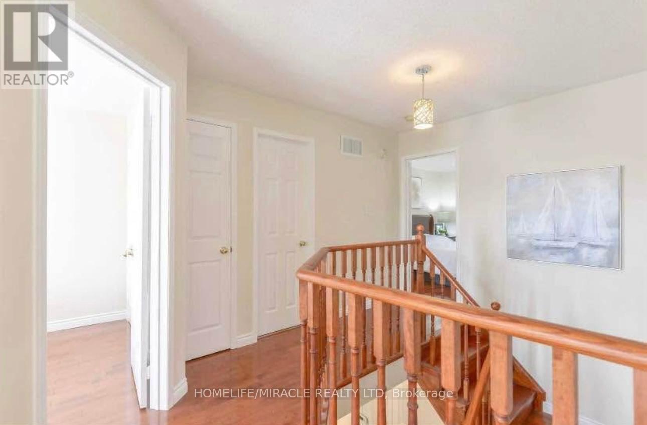 52 Wandering Trail Drive, Brampton, Ontario  L7A 1T3 - Photo 8 - W12410767