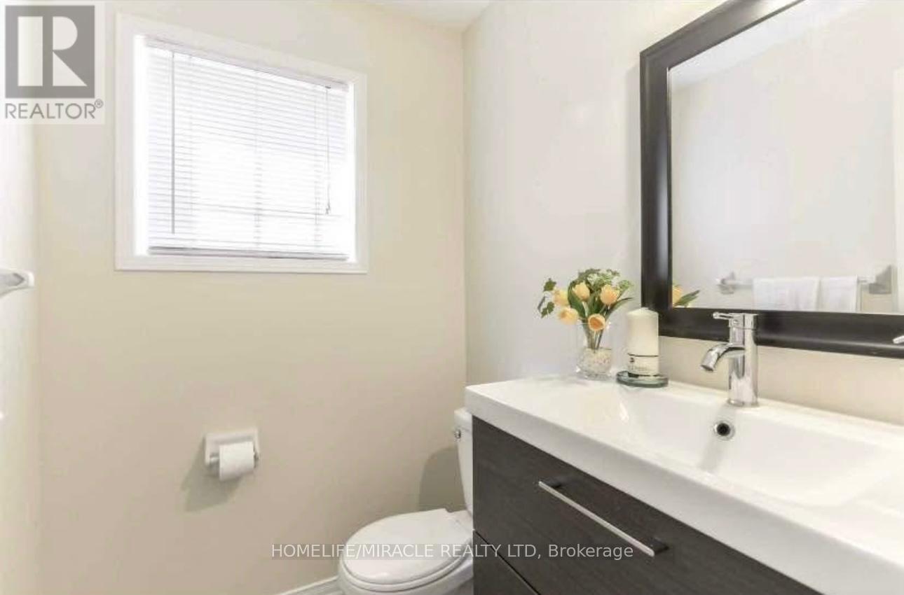 52 Wandering Trail Drive, Brampton, Ontario  L7A 1T3 - Photo 9 - W12410767
