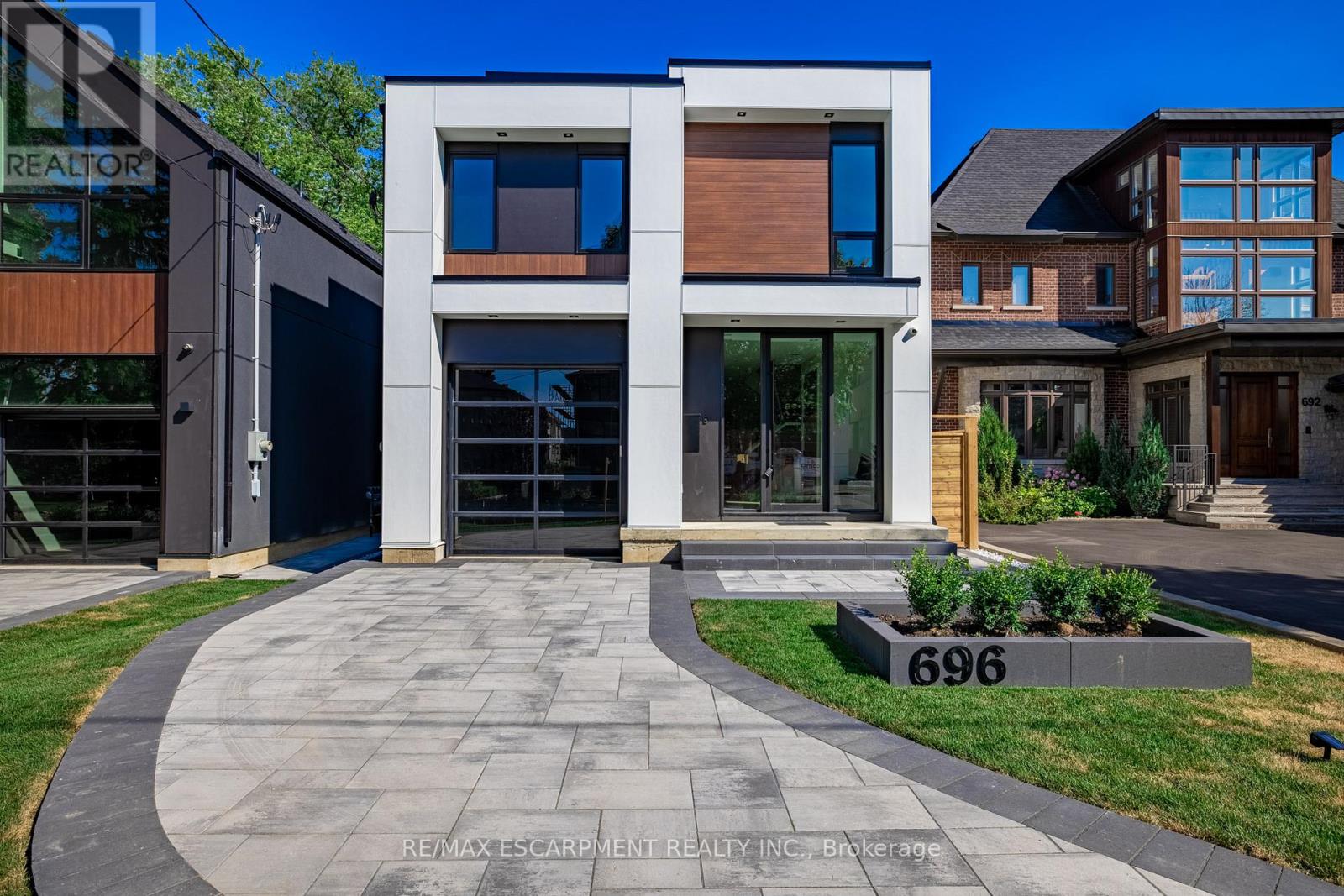 696 MONTBECK CRESCENT, Mississauga, Ontario