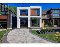 696 MONTBECK CRESCENT, Mississauga, Ontario
