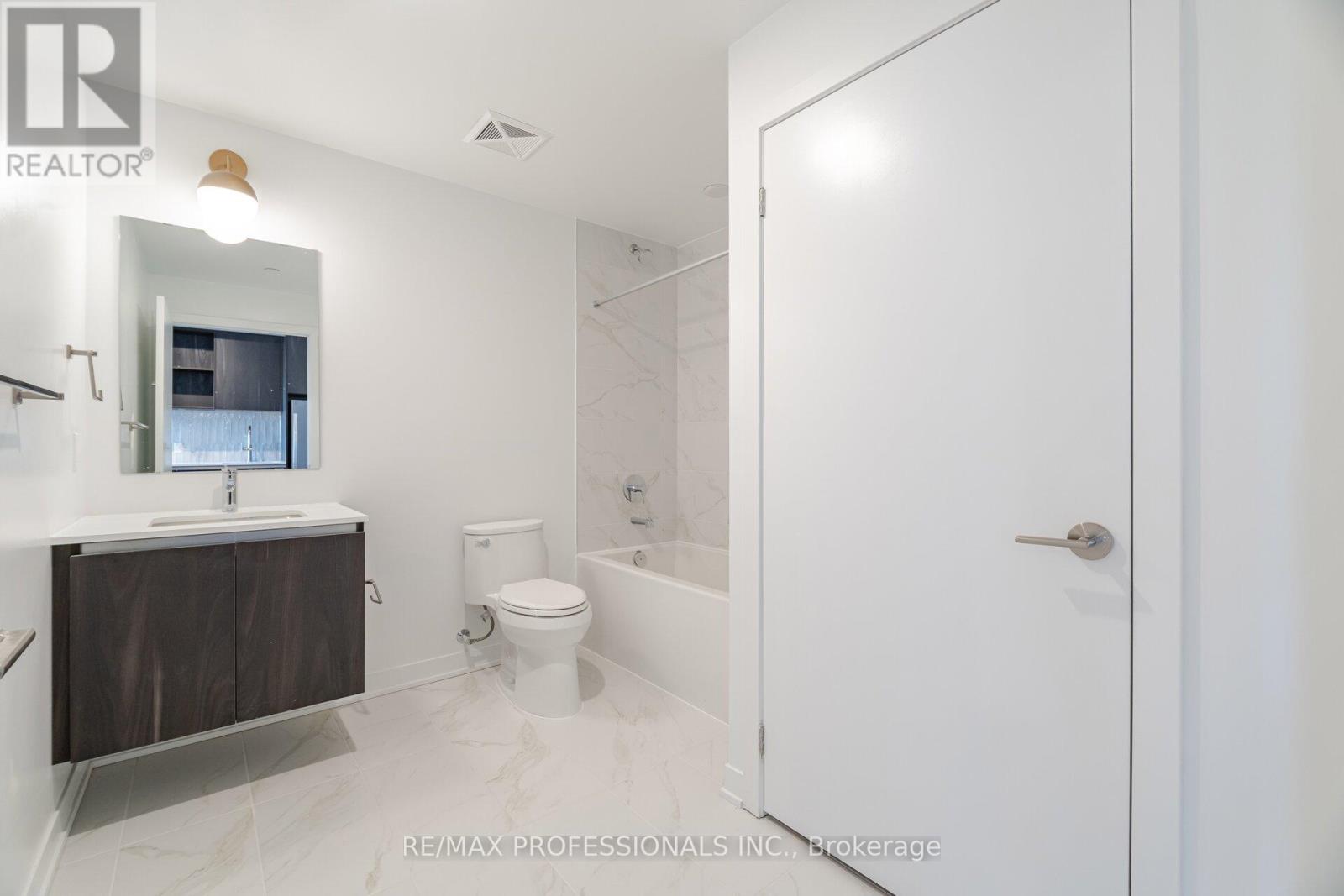 603 - 395 Dundas Street W, Oakville, Ontario  L6M 5R8 - Photo 11 - W12410784