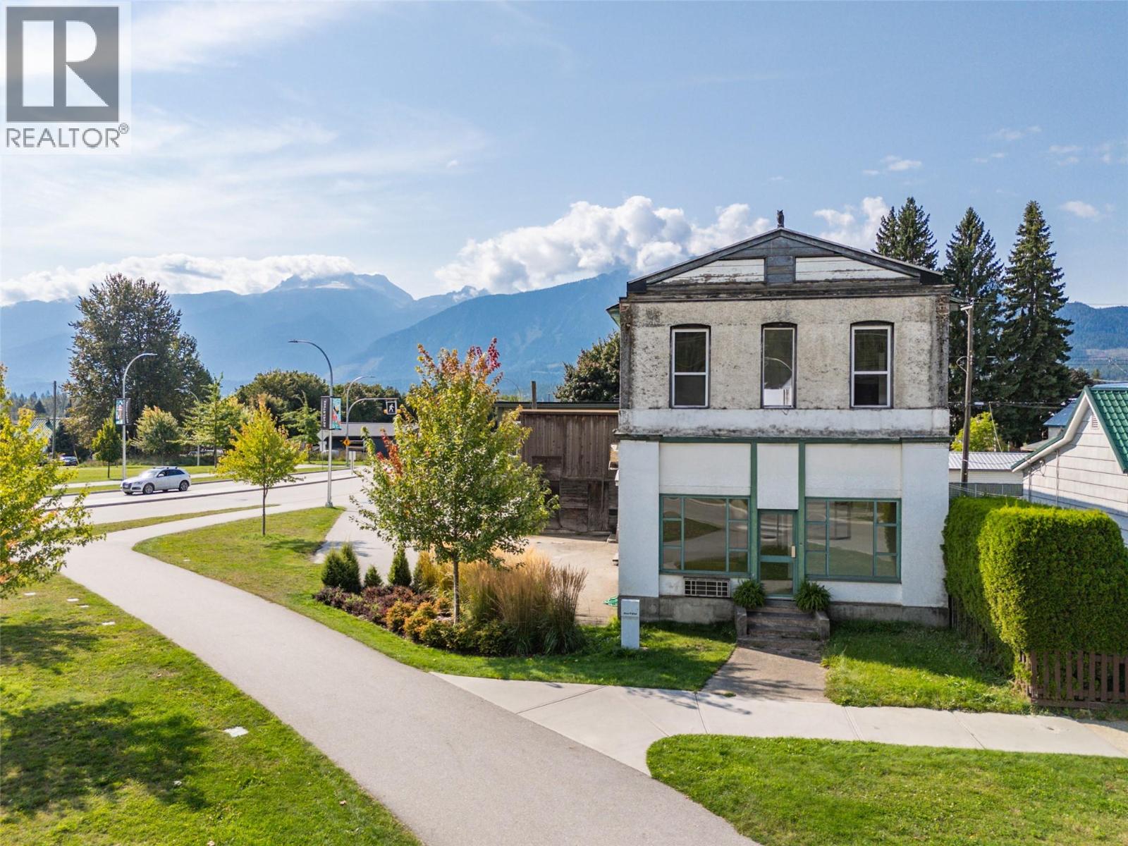 519 Fourth Street E, Revelstoke, British Columbia