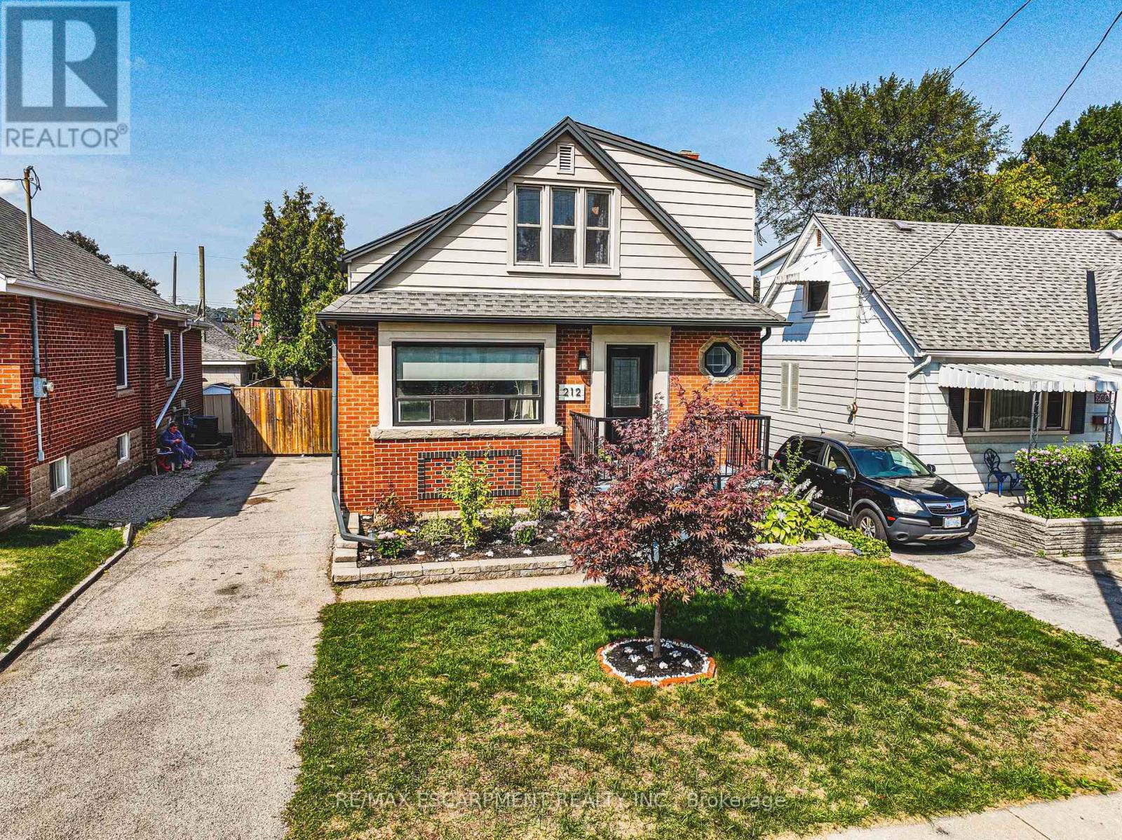 212 Rodgers Road, Hamilton, Ontario  L8K 3C4 - Photo 3 - X12410764