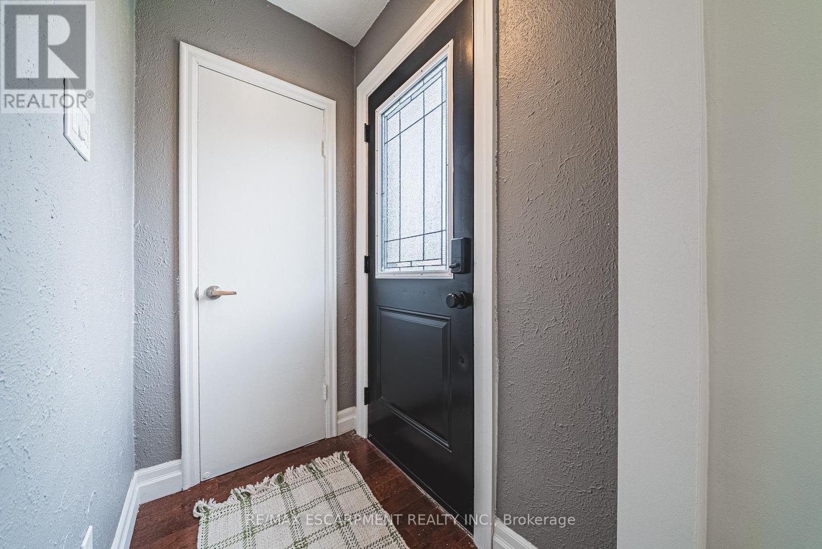212 Rodgers Road, Hamilton, Ontario  L8K 3C4 - Photo 6 - X12410764