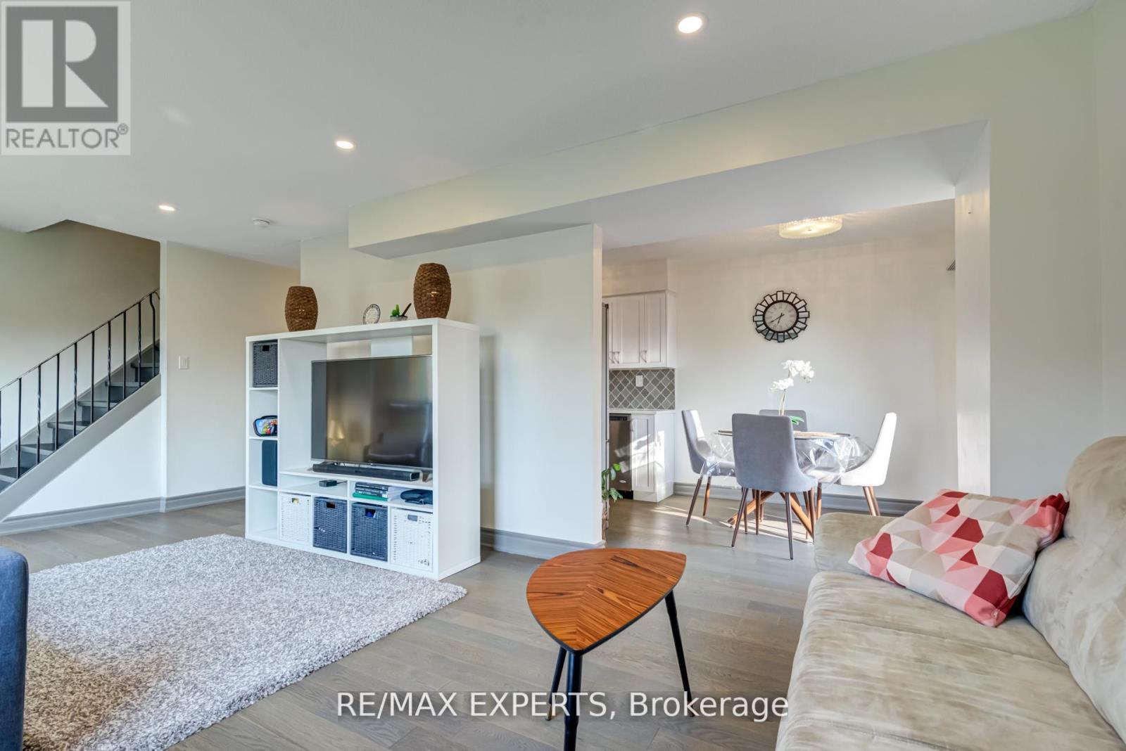 J - 766 Walter Street, Cambridge, Ontario  N3H 4P3 - Photo 5 - X12410776