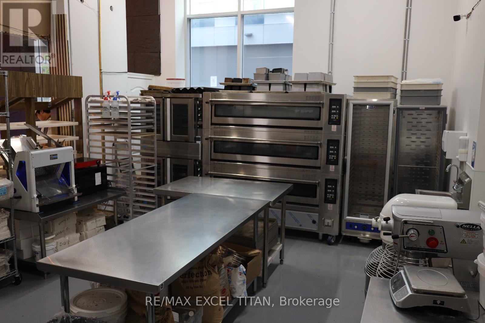 258a Sunview Street, Waterloo, Ontario  N2L 0H6 - Photo 12 - X12410792