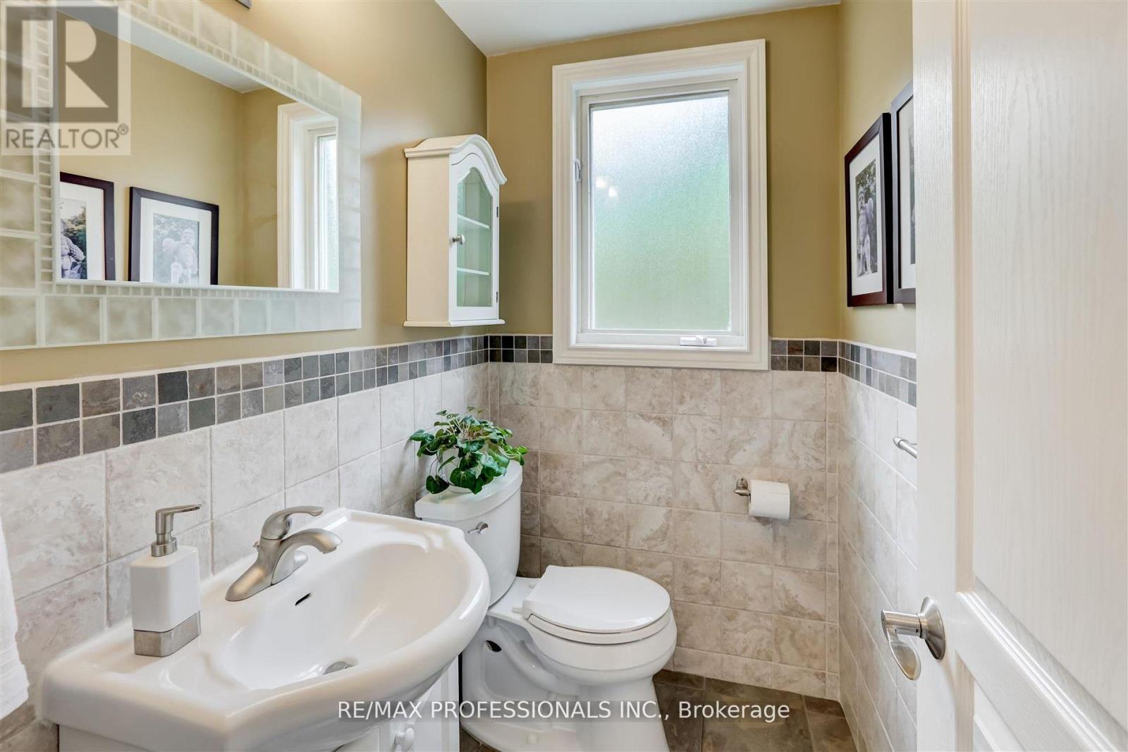 30 Tobruk Crescent, Toronto, Ontario  M2M 3B4 - Photo 12 - C12410834