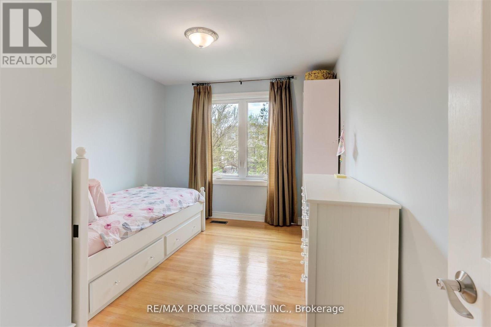 30 Tobruk Crescent, Toronto, Ontario  M2M 3B4 - Photo 18 - C12410834