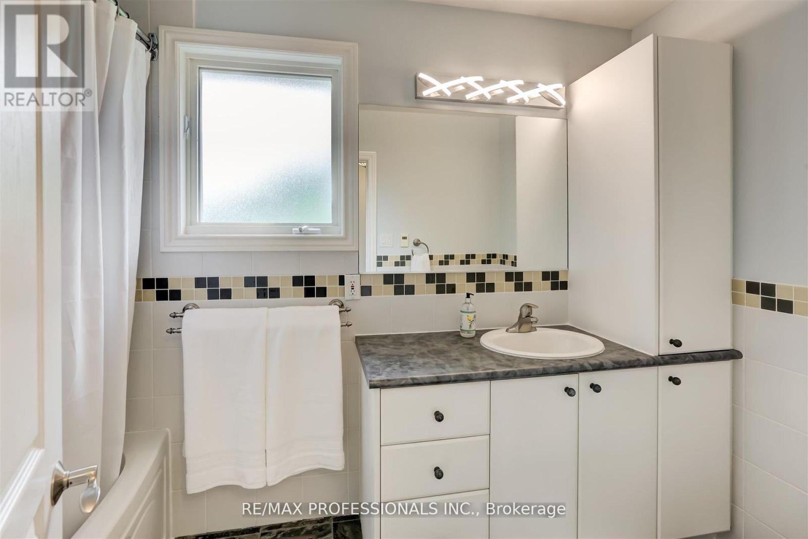 30 Tobruk Crescent, Toronto, Ontario  M2M 3B4 - Photo 20 - C12410834