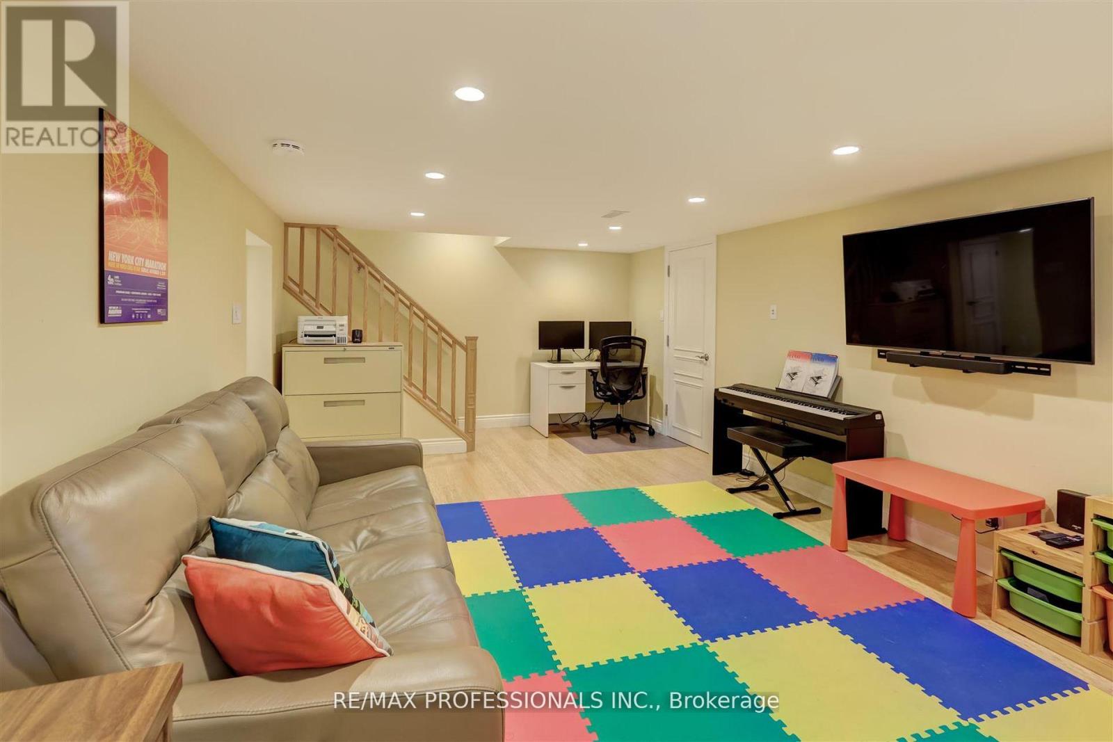 30 Tobruk Crescent, Toronto, Ontario  M2M 3B4 - Photo 21 - C12410834