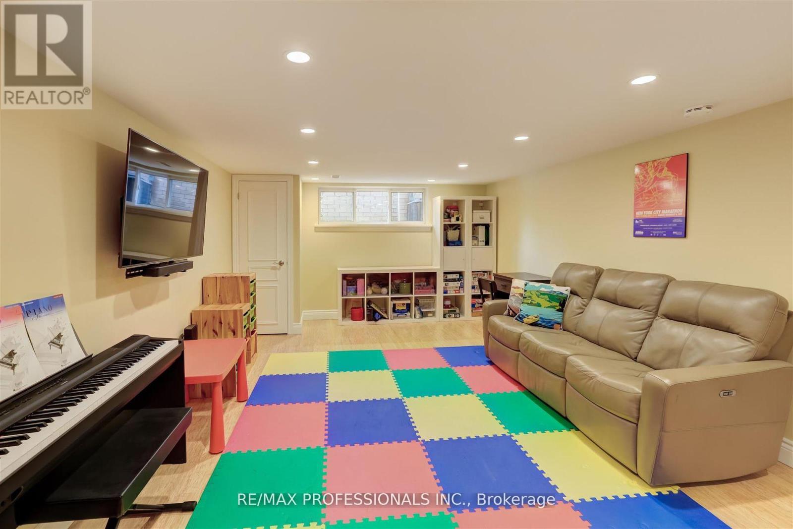 30 Tobruk Crescent, Toronto, Ontario  M2M 3B4 - Photo 22 - C12410834