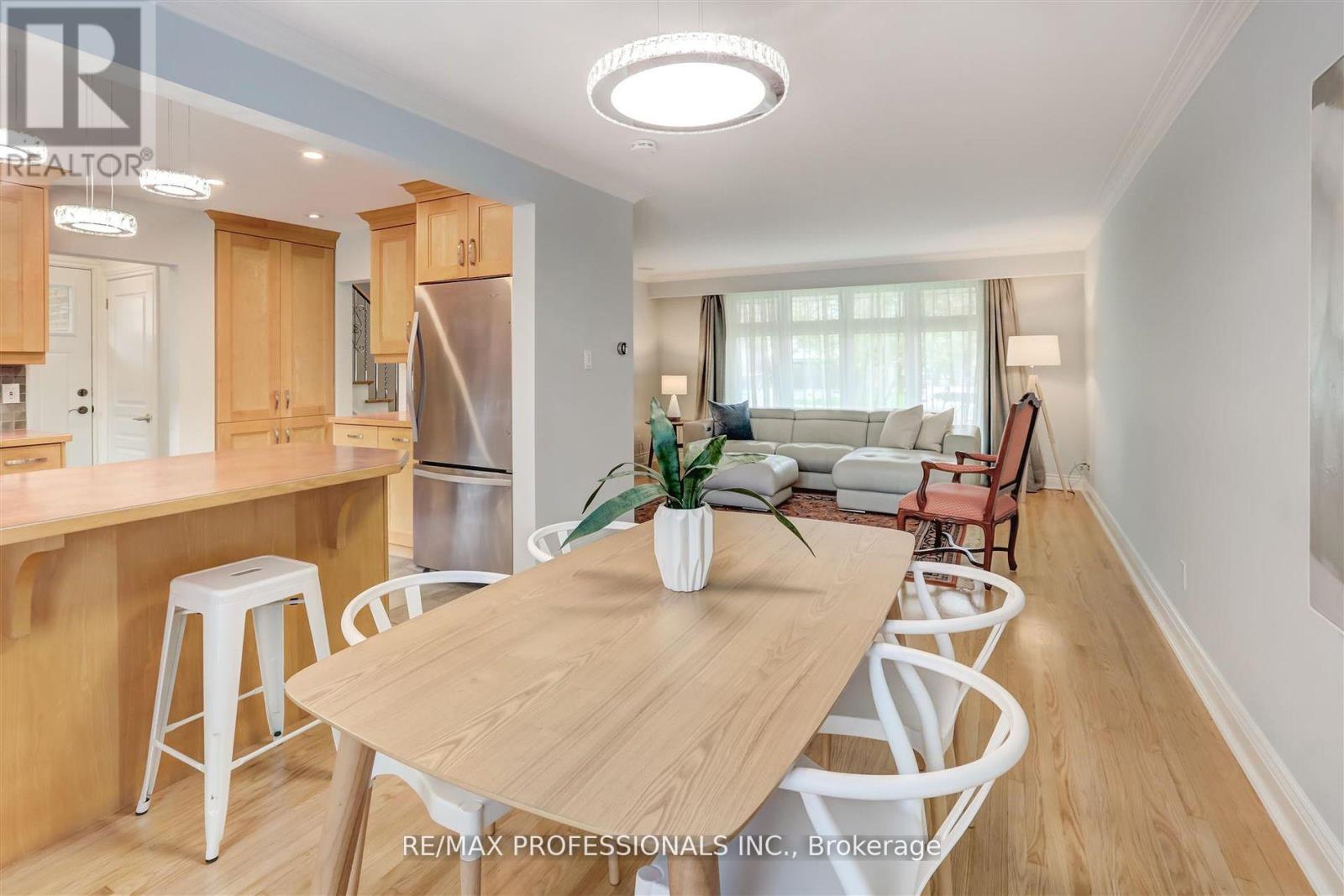 30 Tobruk Crescent, Toronto, Ontario  M2M 3B4 - Photo 6 - C12410834
