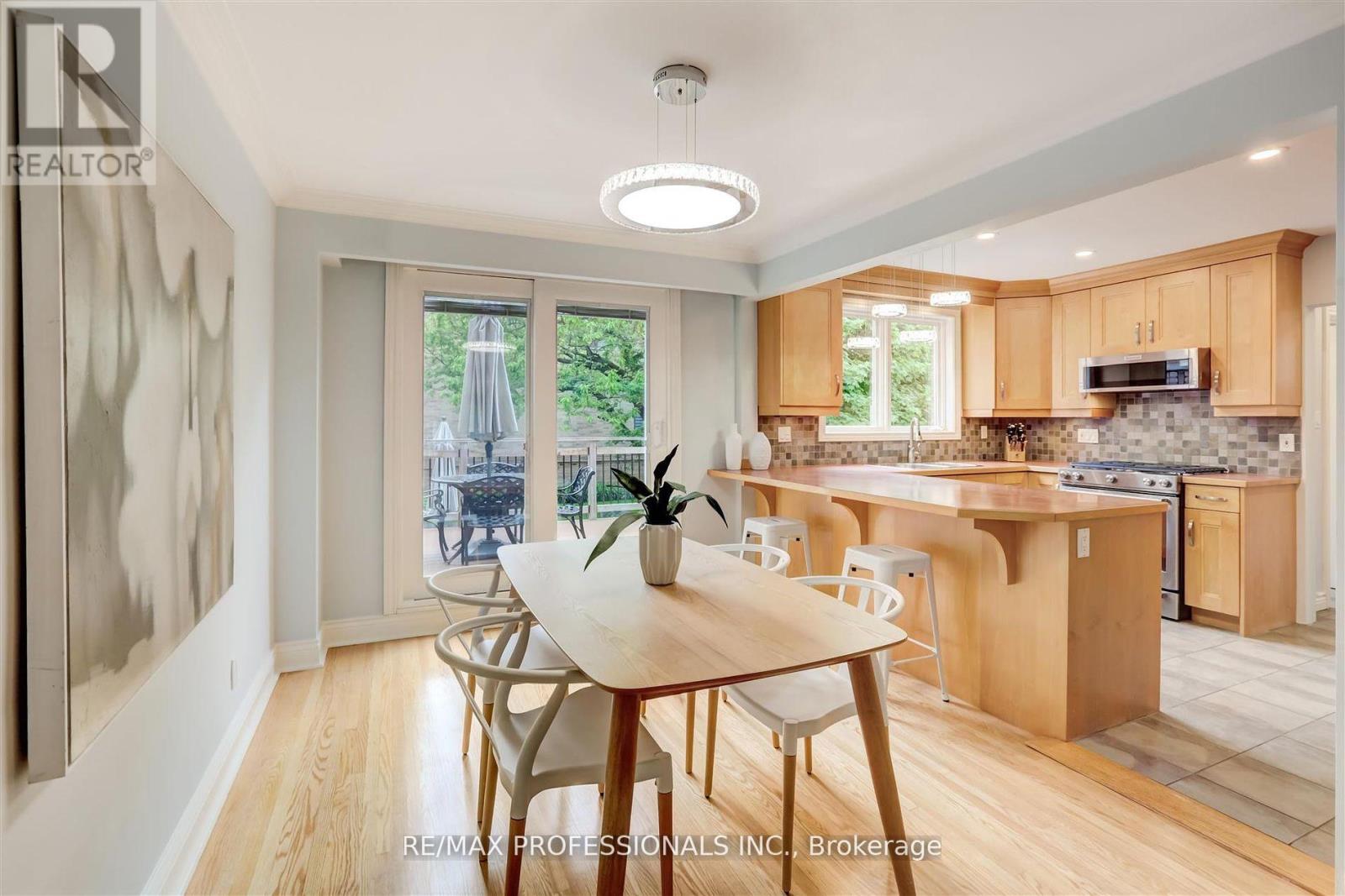 30 Tobruk Crescent, Toronto, Ontario  M2M 3B4 - Photo 8 - C12410834