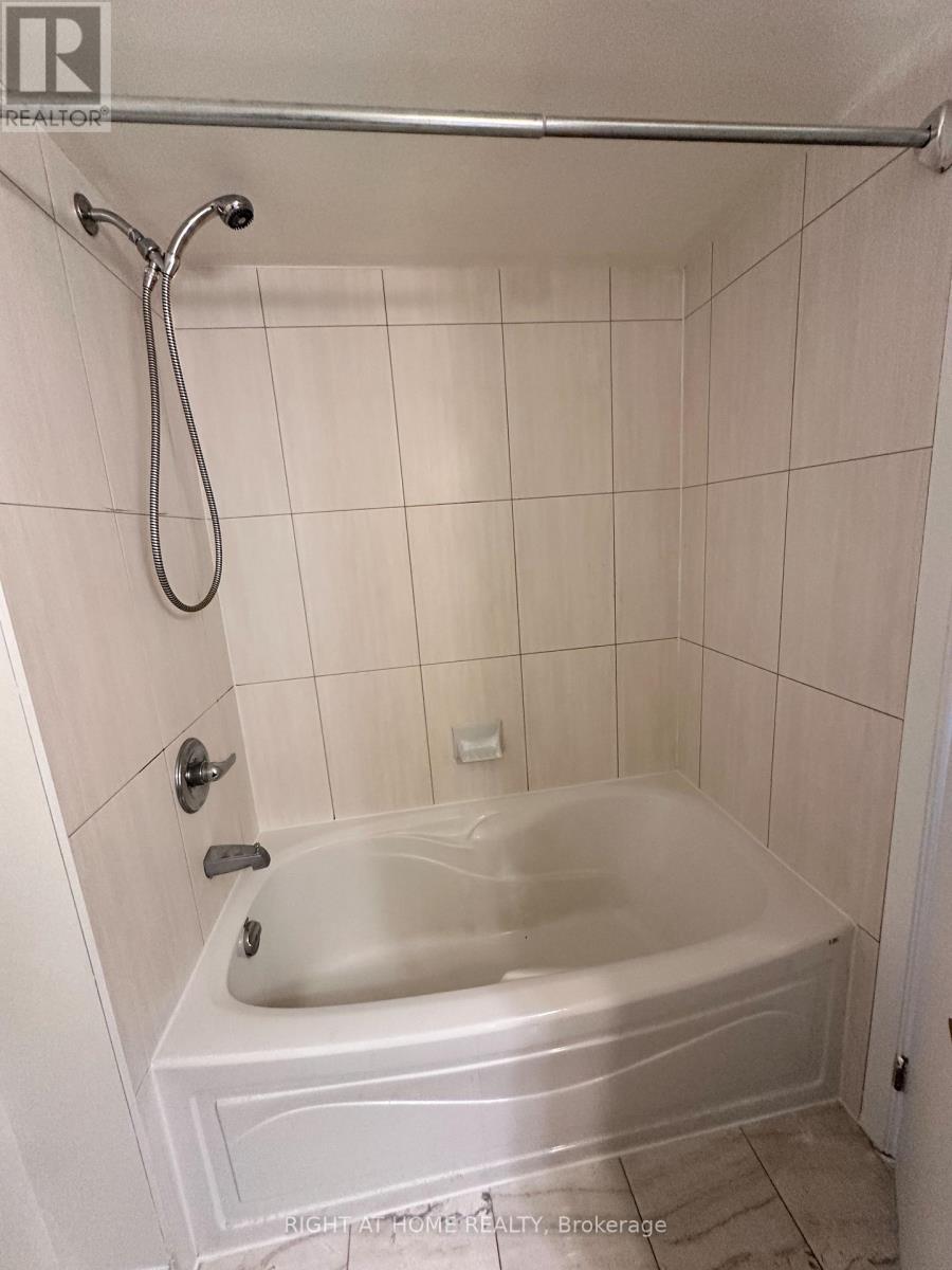1009 - 18 Harbour Street, Toronto, Ontario  M5J 2Z6 - Photo 5 - C12410835