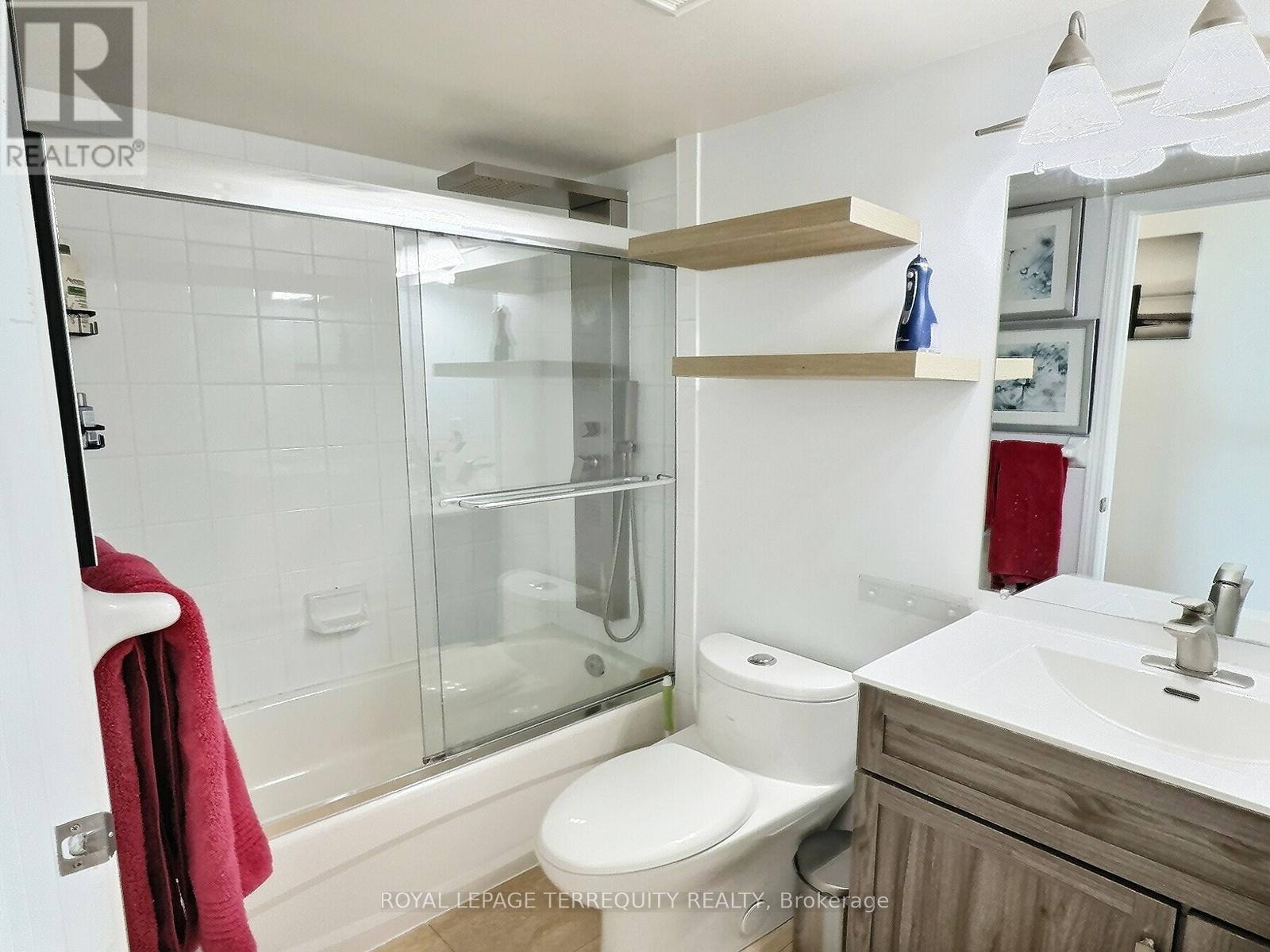 1818 - 230 Queens Quay W, Toronto (Waterfront Communities), Ontario  M5J 2Y7 - Photo 11 - C12407895