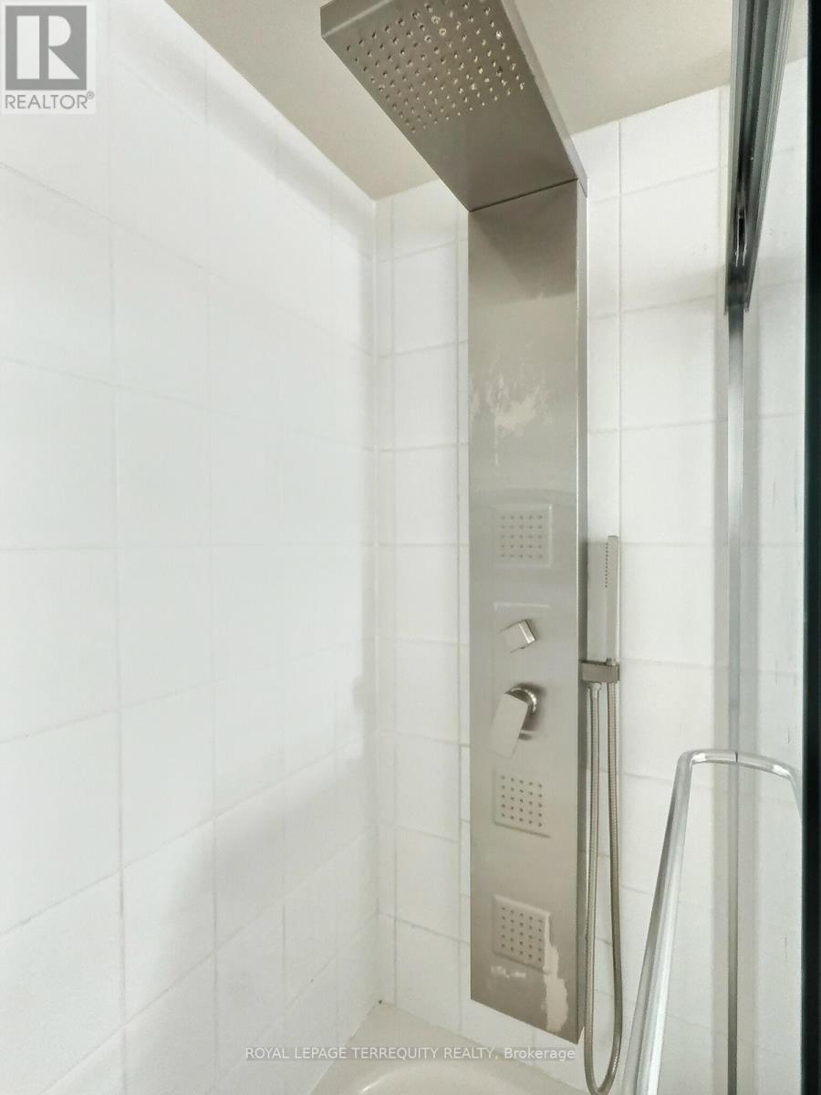 1818 - 230 Queens Quay W, Toronto (Waterfront Communities), Ontario  M5J 2Y7 - Photo 12 - C12407895