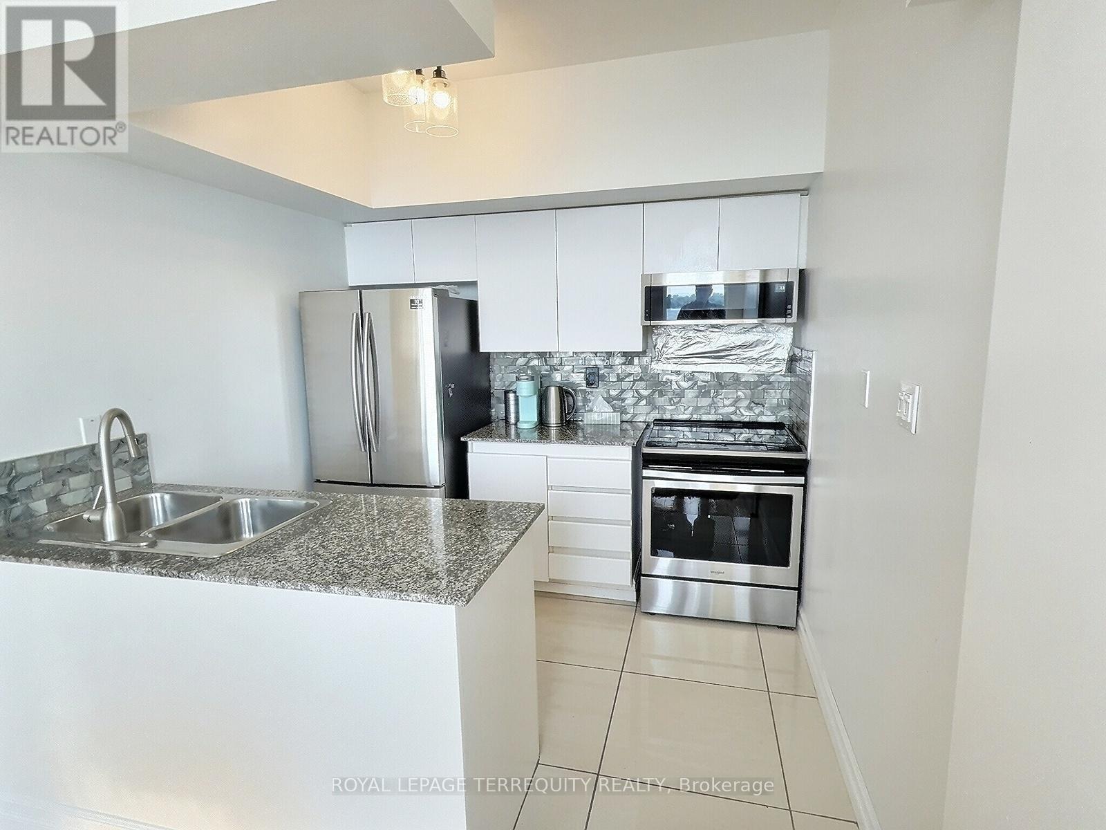 1818 - 230 Queens Quay W, Toronto (Waterfront Communities), Ontario  M5J 2Y7 - Photo 3 - C12407895