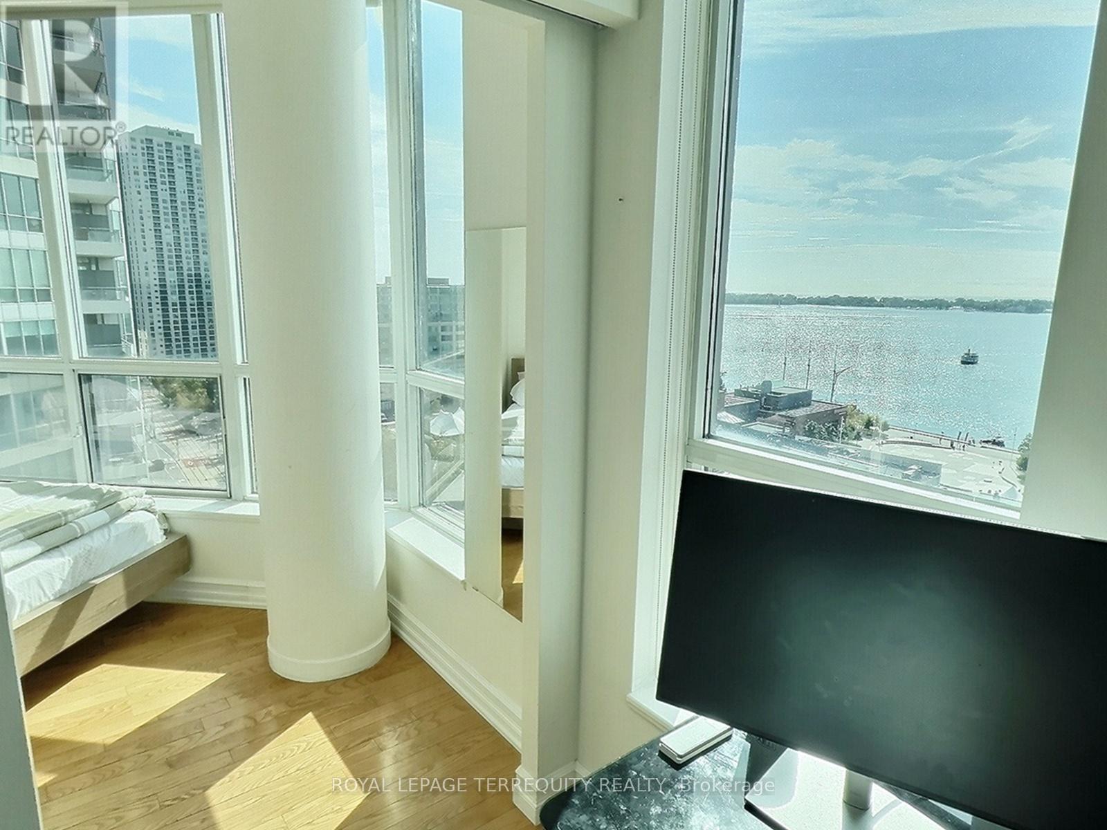 1818 - 230 Queens Quay W, Toronto (Waterfront Communities), Ontario  M5J 2Y7 - Photo 8 - C12407895