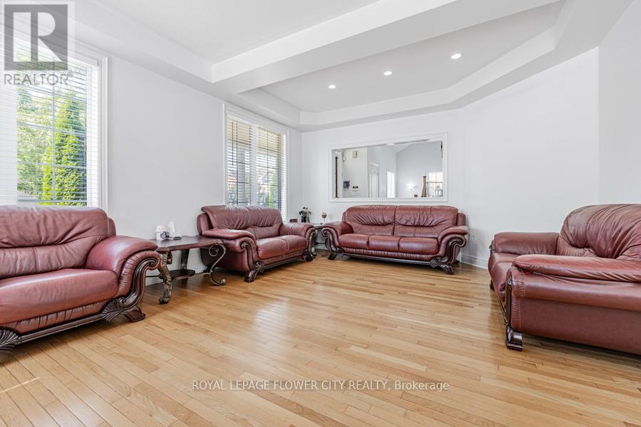 73 Hollywood Hill Circle, Vaughan, Ontario  L4H 2P4 - Photo 10 - N12410825