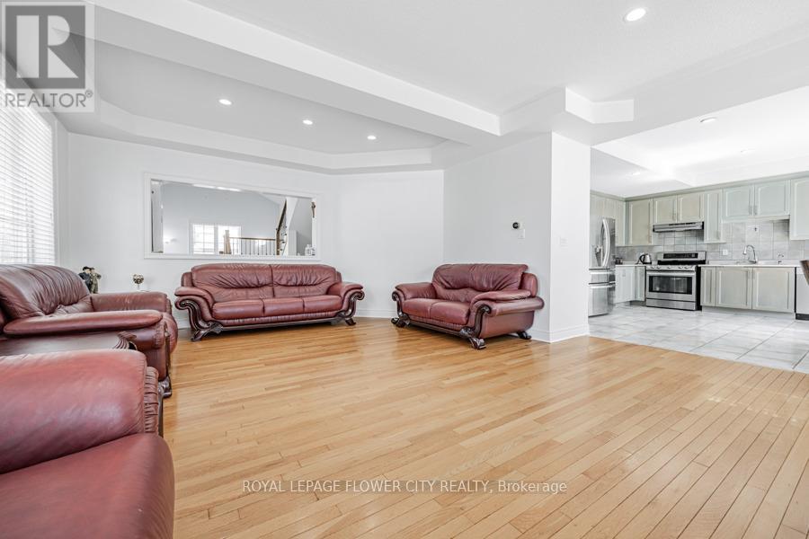 73 Hollywood Hill Circle, Vaughan, Ontario  L4H 2P4 - Photo 15 - N12410825