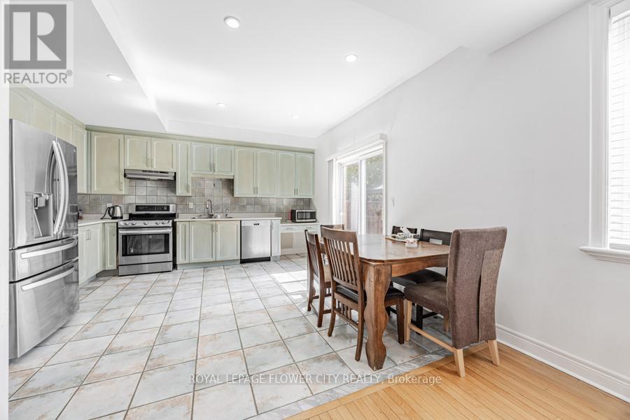 73 Hollywood Hill Circle, Vaughan, Ontario  L4H 2P4 - Photo 16 - N12410825