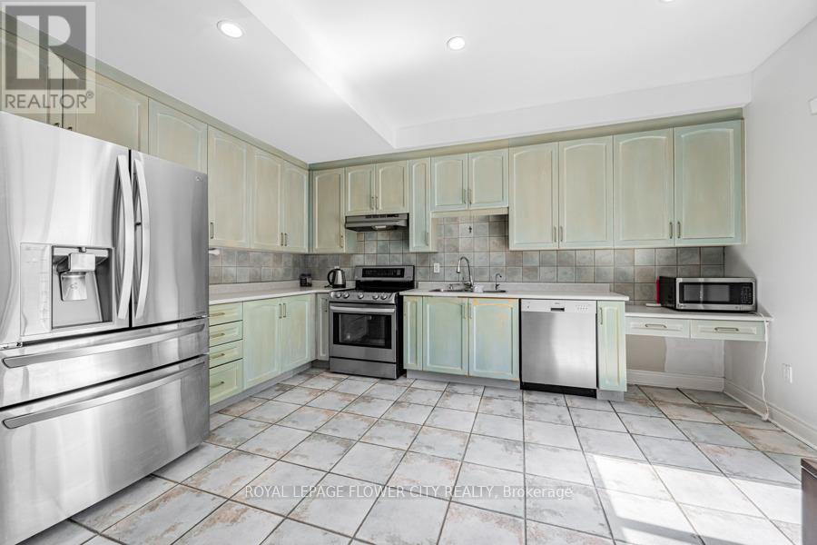 73 Hollywood Hill Circle, Vaughan, Ontario  L4H 2P4 - Photo 17 - N12410825