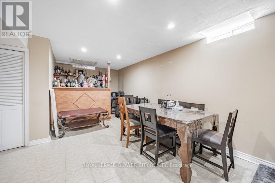 73 Hollywood Hill Circle, Vaughan, Ontario  L4H 2P4 - Photo 32 - N12410825